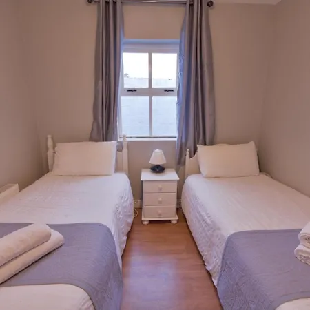 10mindrivecliffsofmoher-cozy2br-parking-wifi شقة *