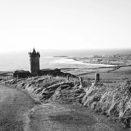 10mindrivecliffsofmoher-cozy2br-parking-wifi اهينتش