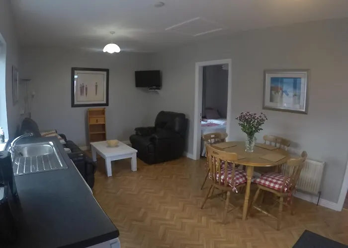 10mindrivecliffsofmoher-cozy2br-parking-wifi Lahinch