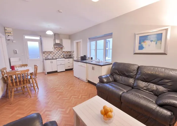 10mindrivecliffsofmoher-cozy2br-parking-wifi *