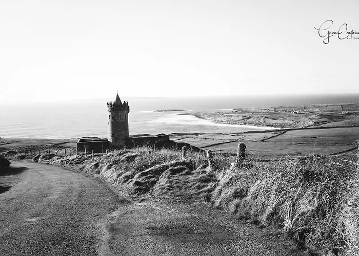 10mindrivecliffsofmoher-cozy2br-parking-wifi Lahinch